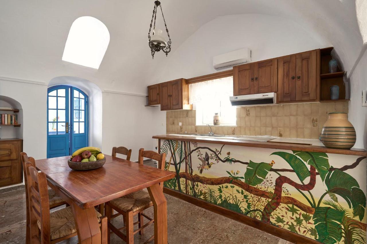 Amphitheater Cave Houses サントリーニ エクステリア 写真
